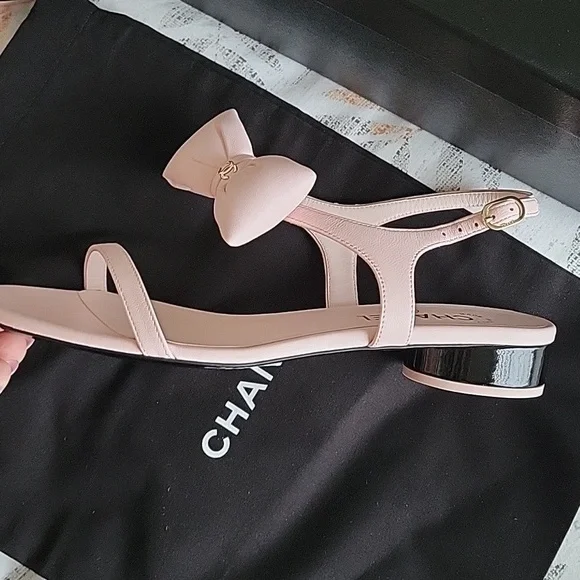 CHANEL Light Pink Bow Sandals, 39 - Picture 6 of 10